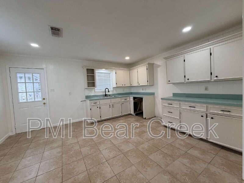 302 16th St - Photo 3 of 17