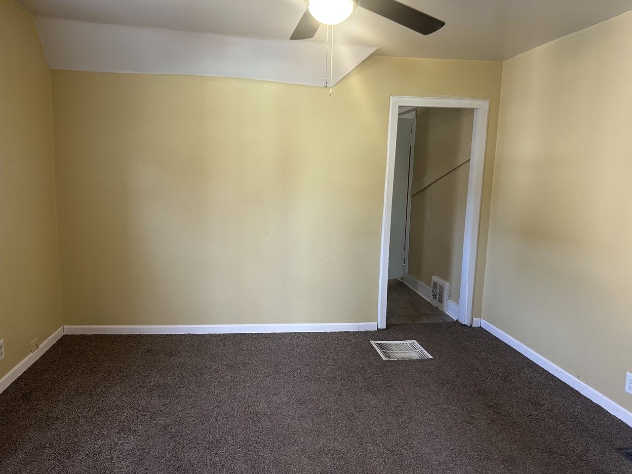 Phelps Ave #2 - Photo 3 of 5