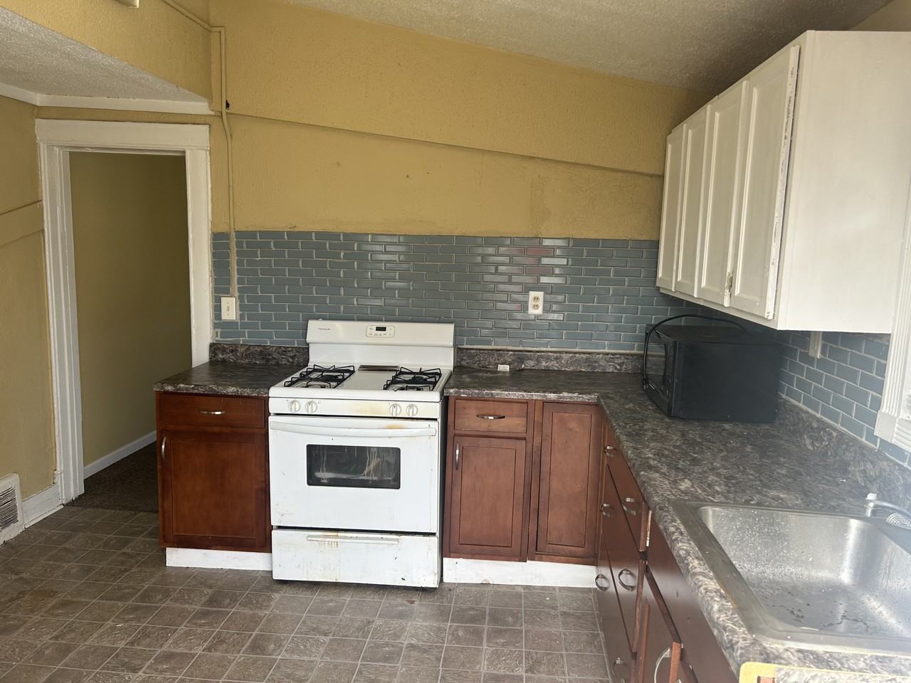 Phelps Ave #2 - Photo 4 of 5