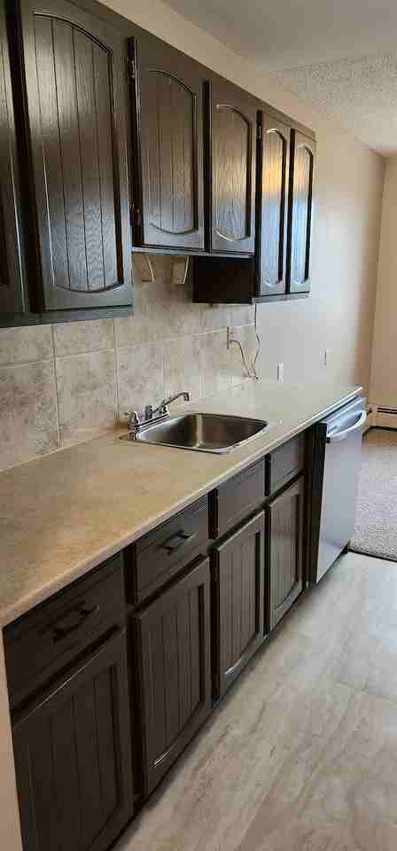 3610 43 Avenue Northwest 401, Edmonton, Alberta, Canada, T6L 5T2 - Photo 2 of 17
