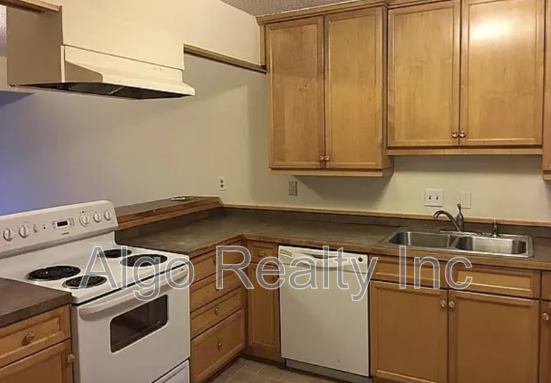 6050 Wentworth Ave - Photo 2 of 8