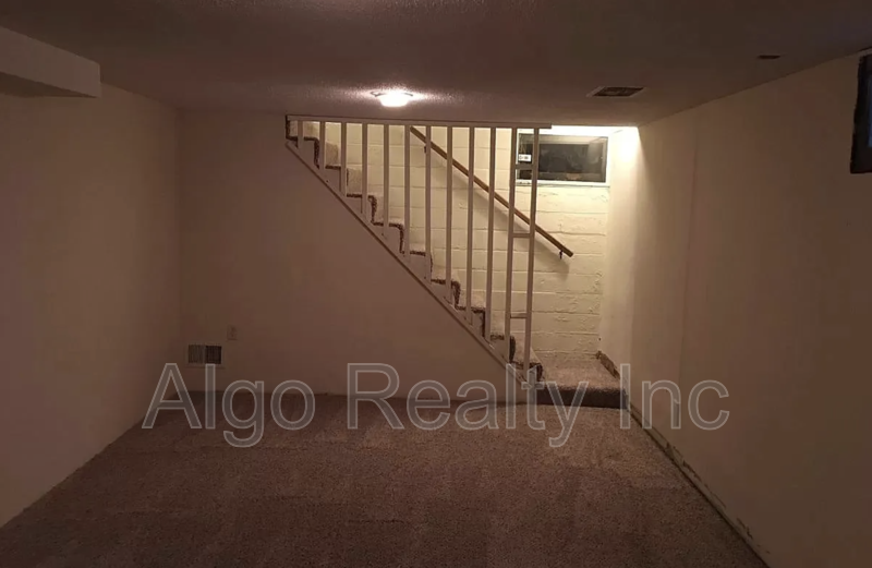 6050 Wentworth Ave - Photo 3 of 8