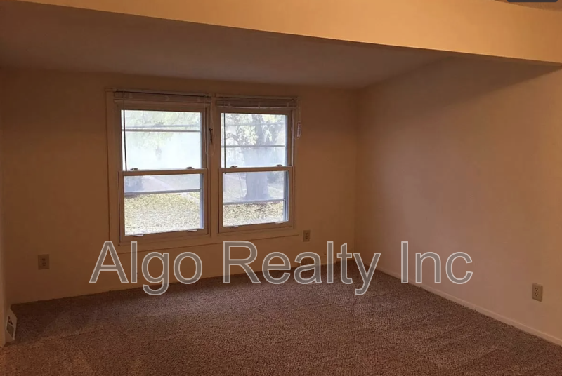 6050 Wentworth Ave - Photo 4 of 8