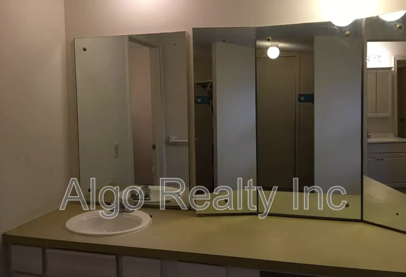 6050 Wentworth Ave - Photo 5 of 8