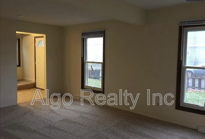 6050 Wentworth Ave - Photo 6 of 8