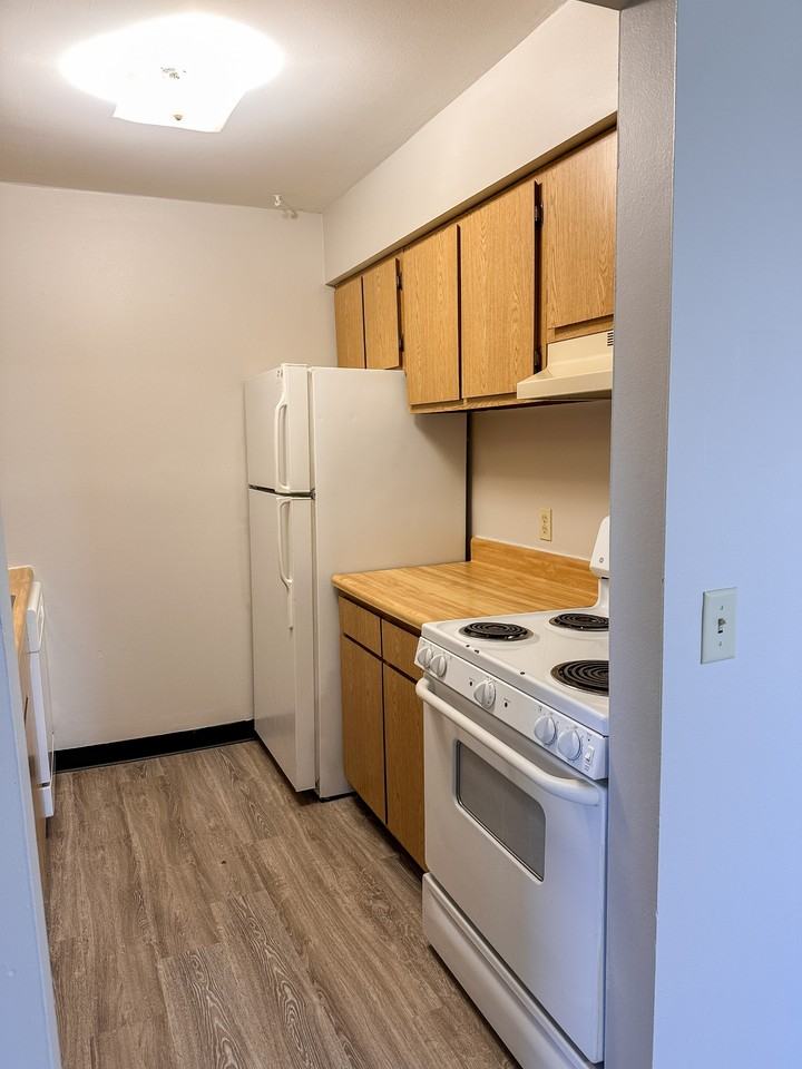 2045 Inverway Ct - Photo 3 of 14