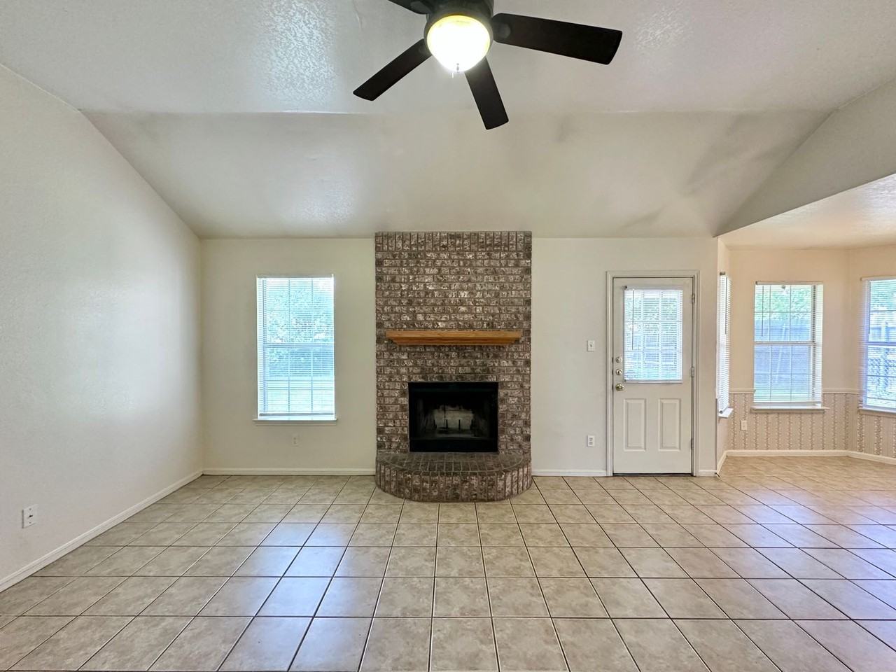 4209 Breckenridge Dr - Photo 3 of 33