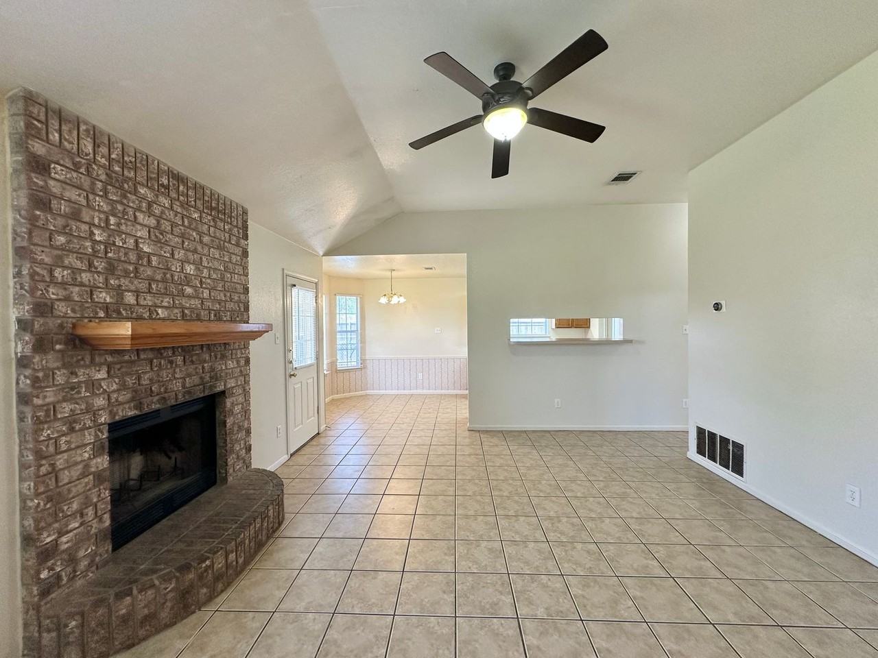 4209 Breckenridge Dr - Photo 4 of 33