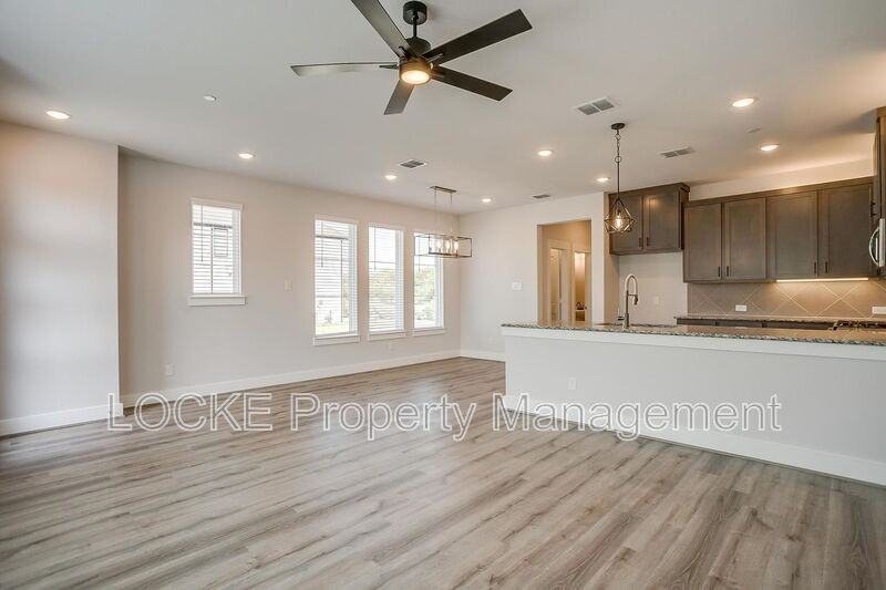 7561 Reis Ln - Photo 3 of 14