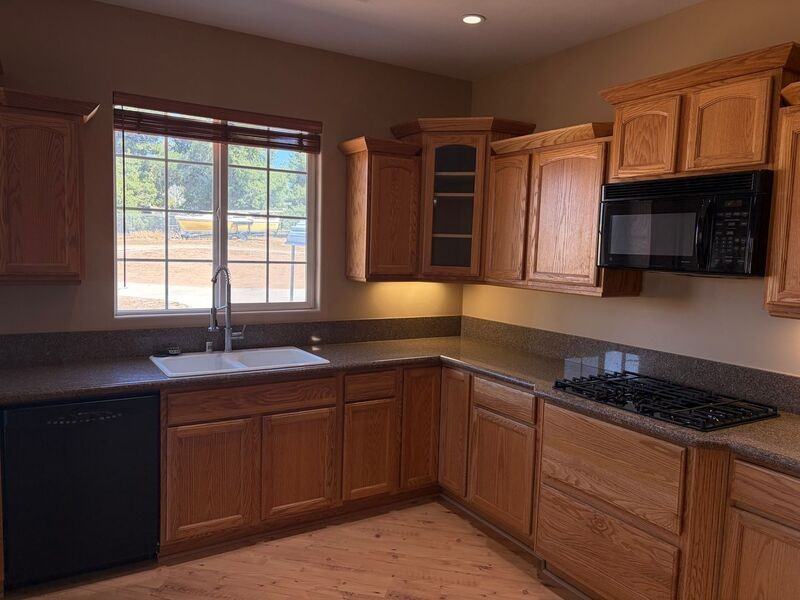 32586 Galleano Ave - Photo 4 of 20