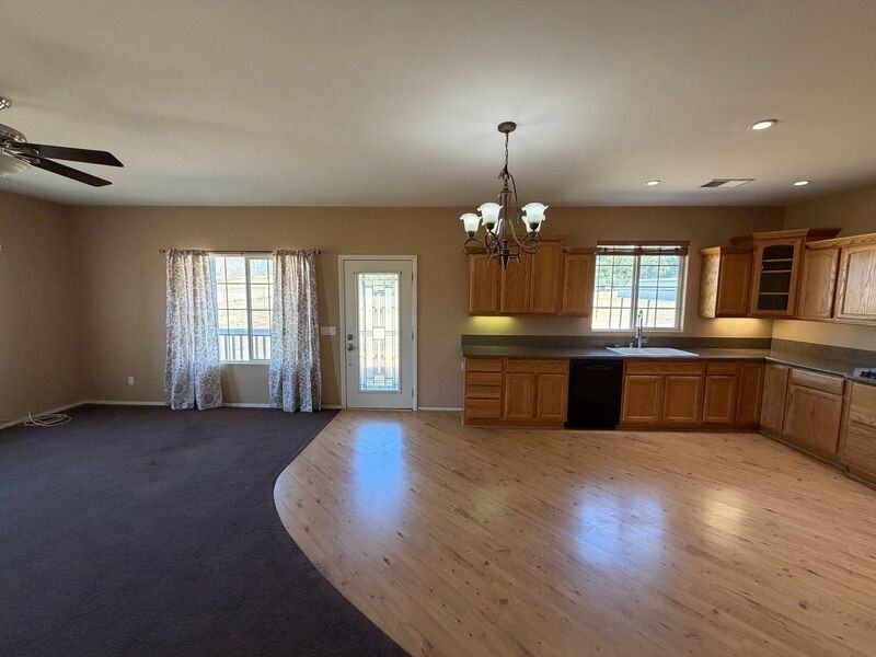 32586 Galleano Ave - Photo 6 of 20