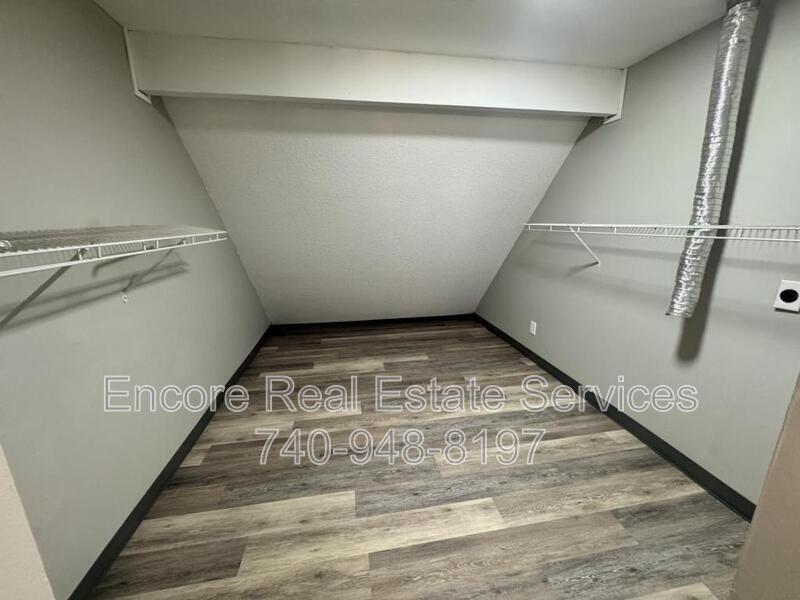 563 Brookside Ct - Photo 2 of 8