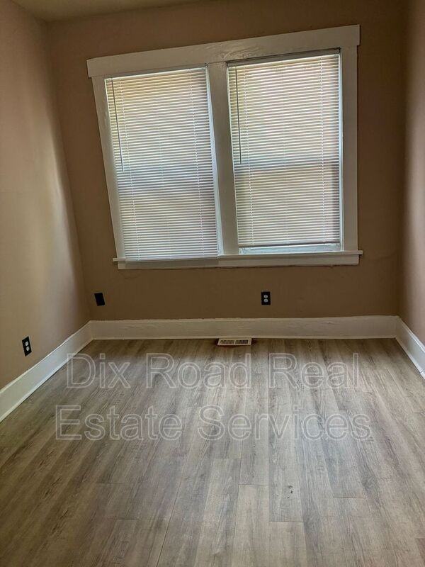 702 Baltimore St - Photo 4 of 11