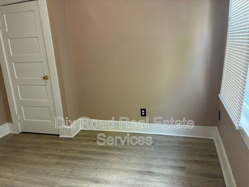 702 Baltimore St - Photo 5 of 11