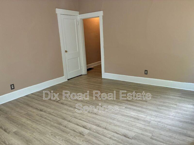 702 Baltimore St - Photo 6 of 11