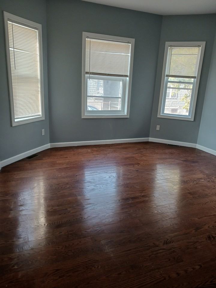 202 Hope St Apt 3rd #3 - Photo 2 of 10