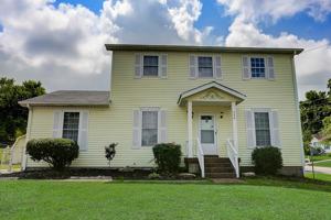 featured image of 200 Retreat Ct W #1