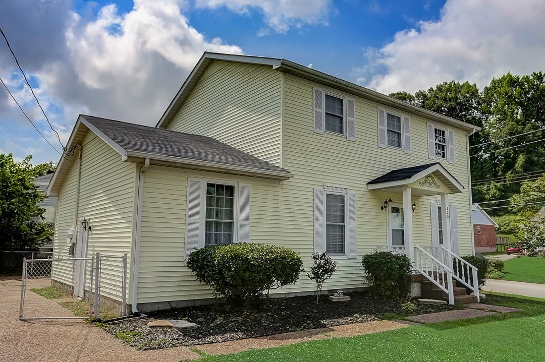 200 Retreat Ct W #1 - Photo 2 of 13