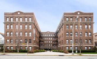 featured image of 39 N Fullerton Ave