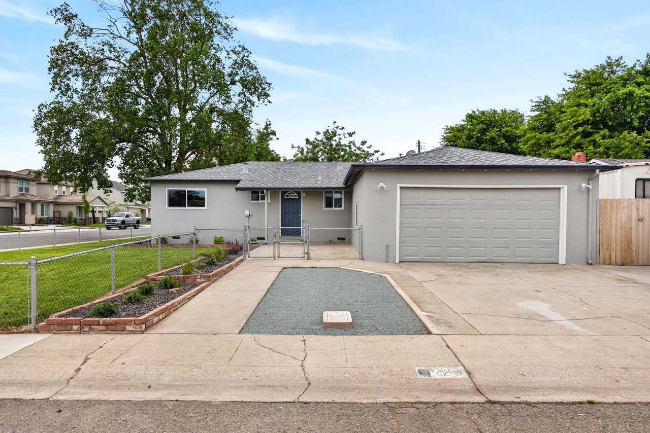 720 Olive Ct - Photo 3 of 50