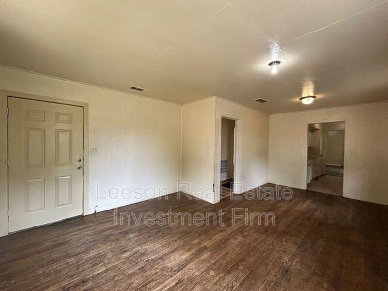 2551 Claiborne Ave - Photo 5 of 13