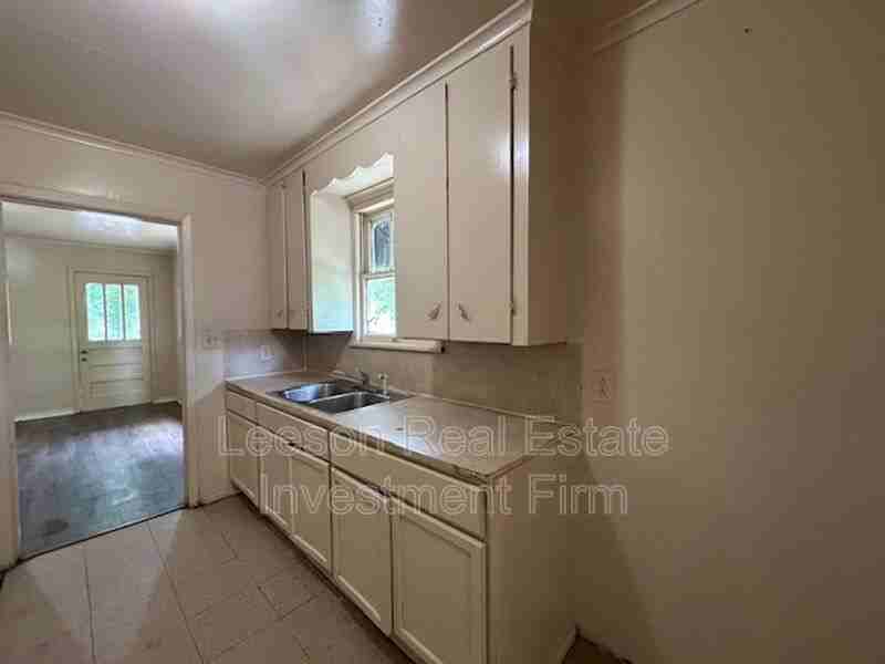 2551 Claiborne Ave - Photo 6 of 13