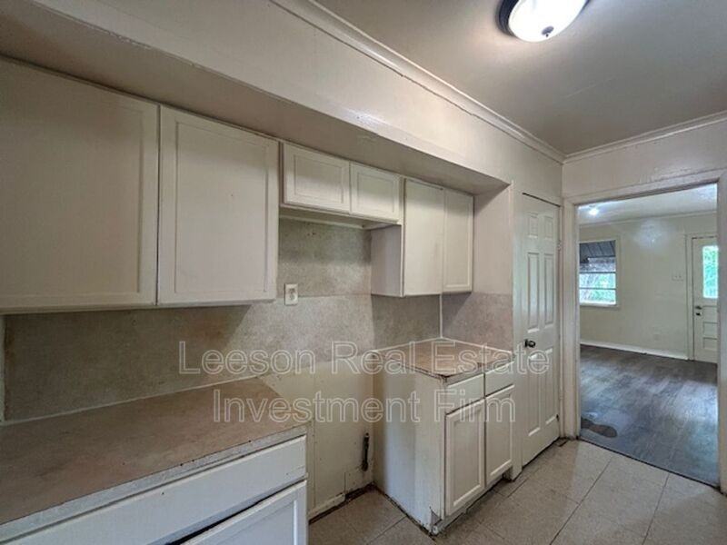 2551 Claiborne Ave - Photo 7 of 13