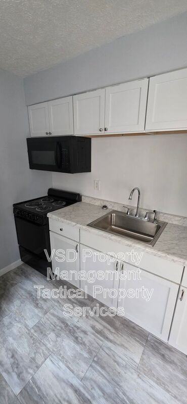 17550 Lake Shore Blvd #3 - Photo 7 of 11