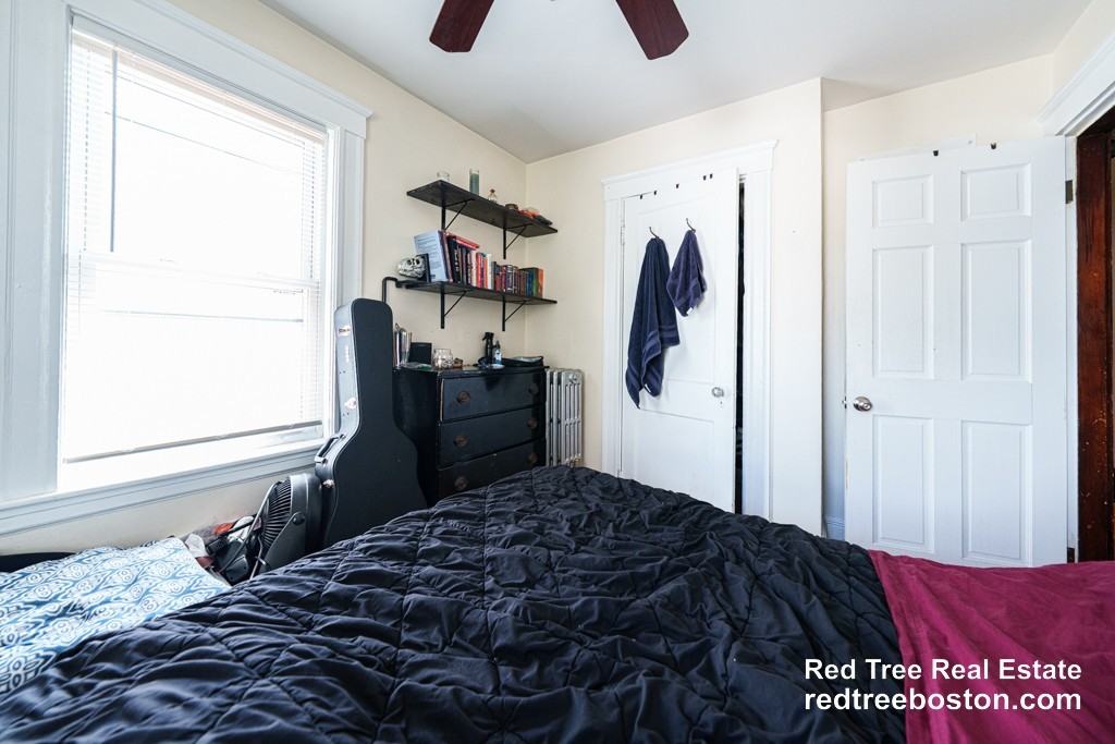 8 Niles St - Photo 4 of 24