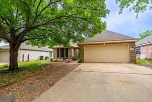 featured image of 1504 Parkwood Dr