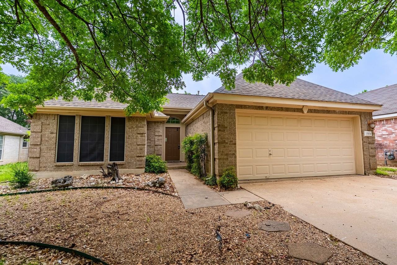 1504 Parkwood Dr - Photo 2 of 18
