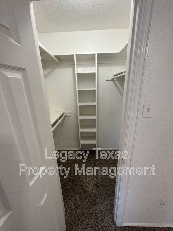 901 N Border St #A - Photo 5 of 14