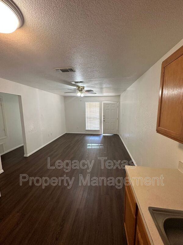 901 N Border St #A - Photo 6 of 14