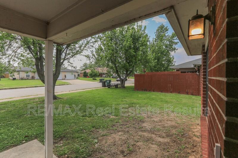 2219 W Roselawn St - Photo 7 of 26