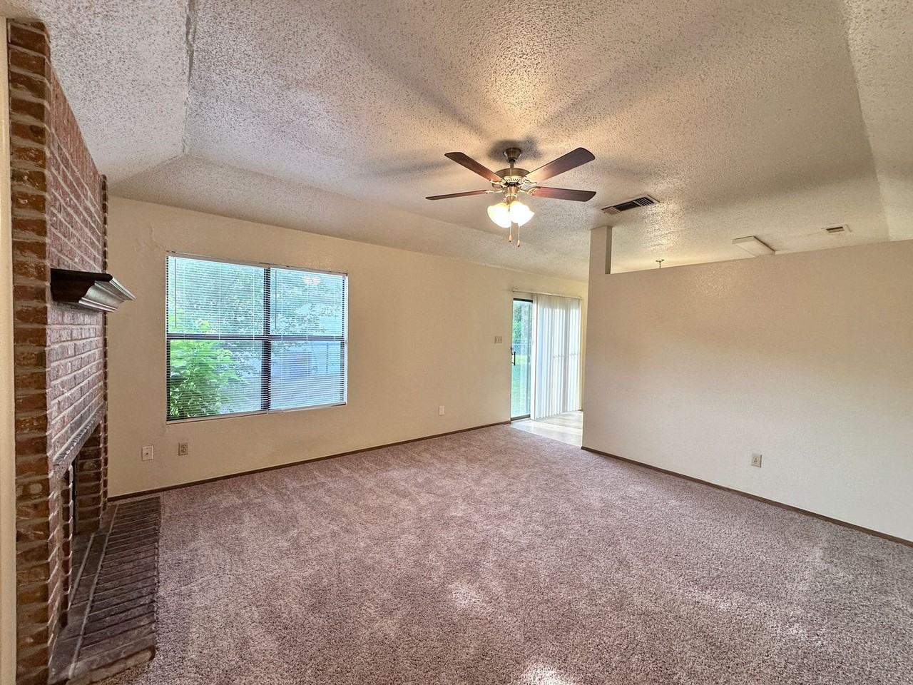2707 Taft St - Photo 2 of 27