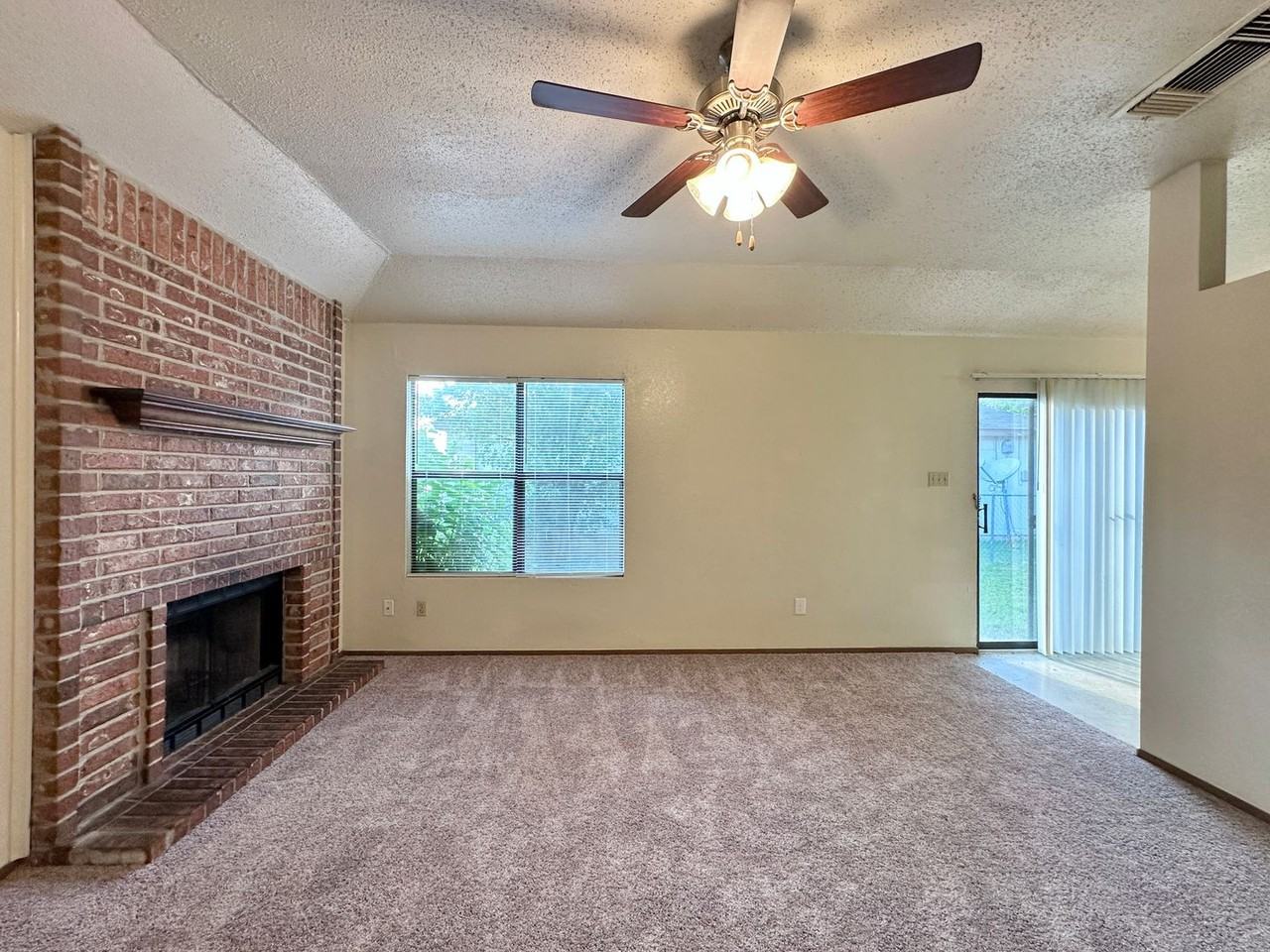 2707 Taft St - Photo 3 of 27
