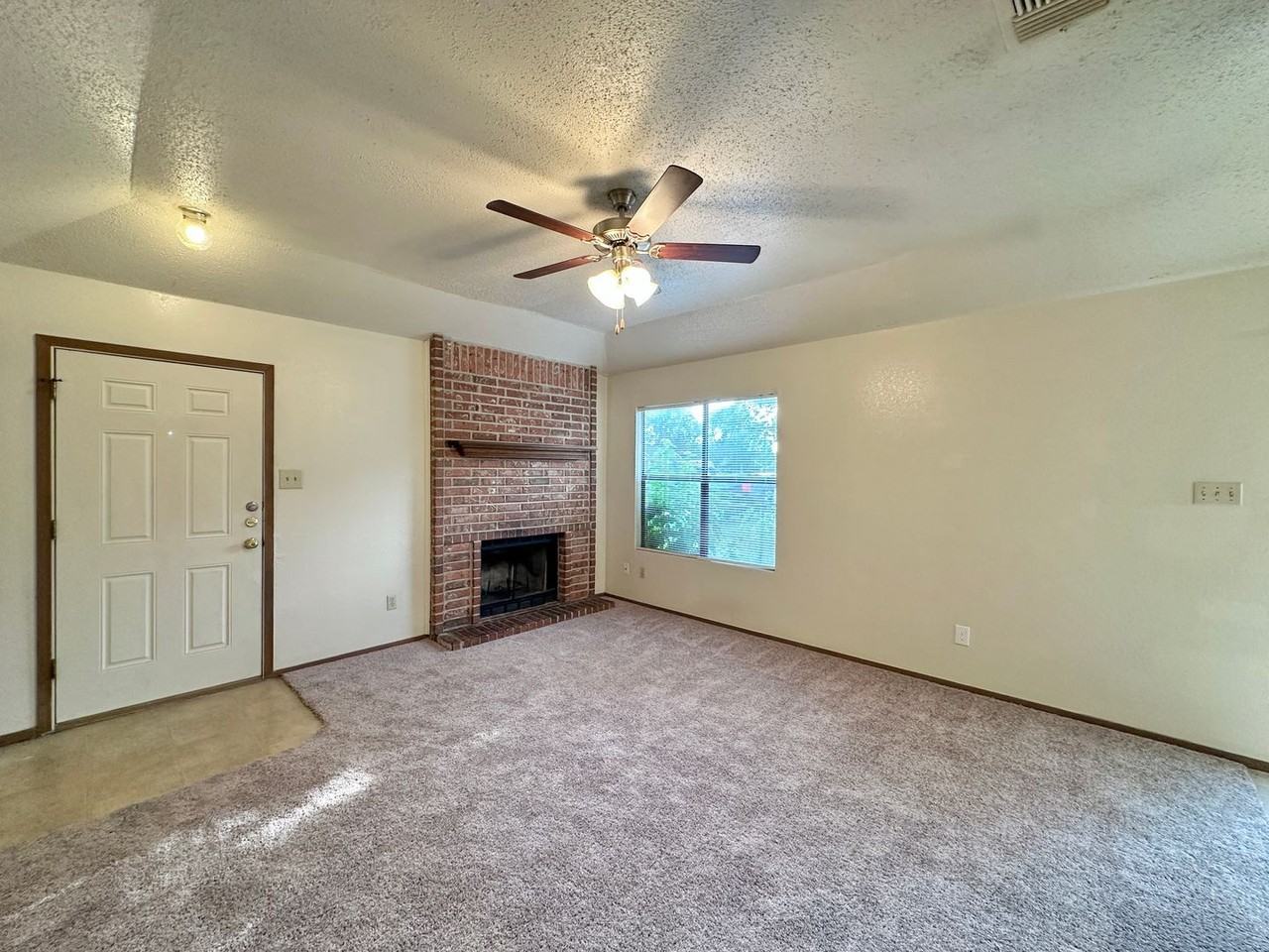 2707 Taft St - Photo 4 of 27