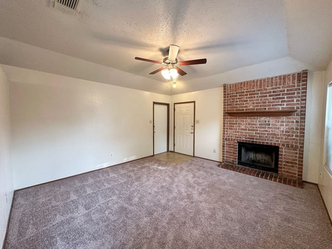 2707 Taft St - Photo 5 of 27