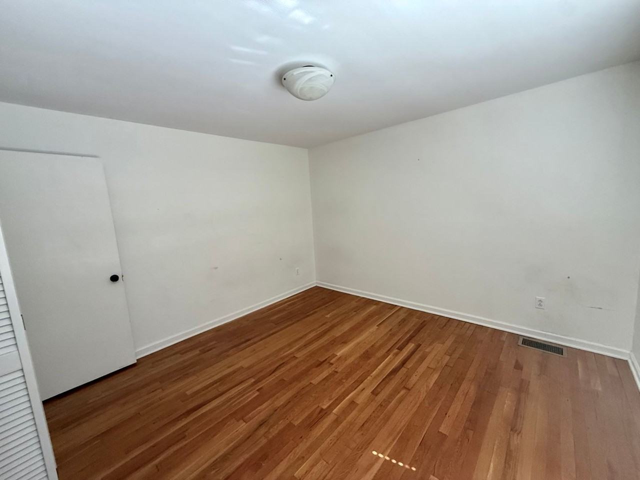 516 Ferry St Ne - Photo 3 of 7