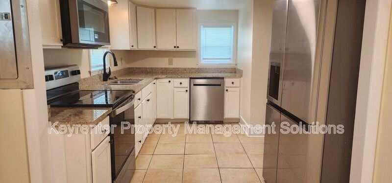 813 Highland Ave - Photo 6 of 22