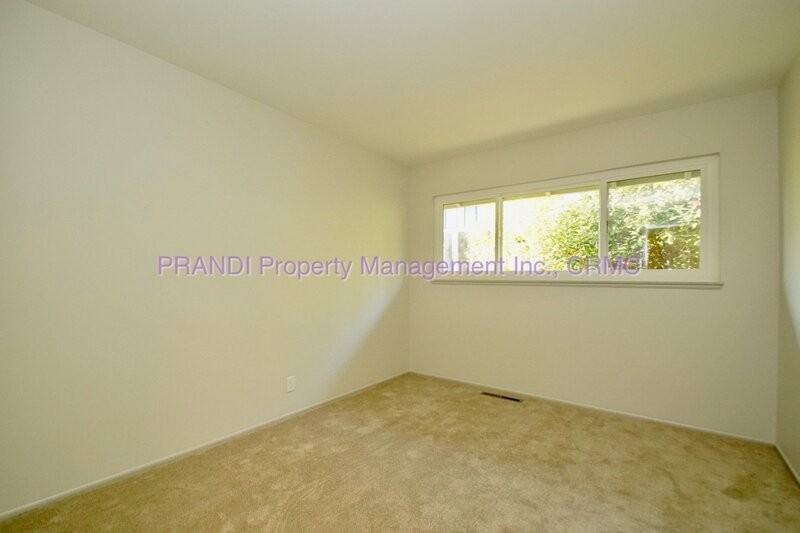 525 Las Colindas Rd - Photo 6 of 14