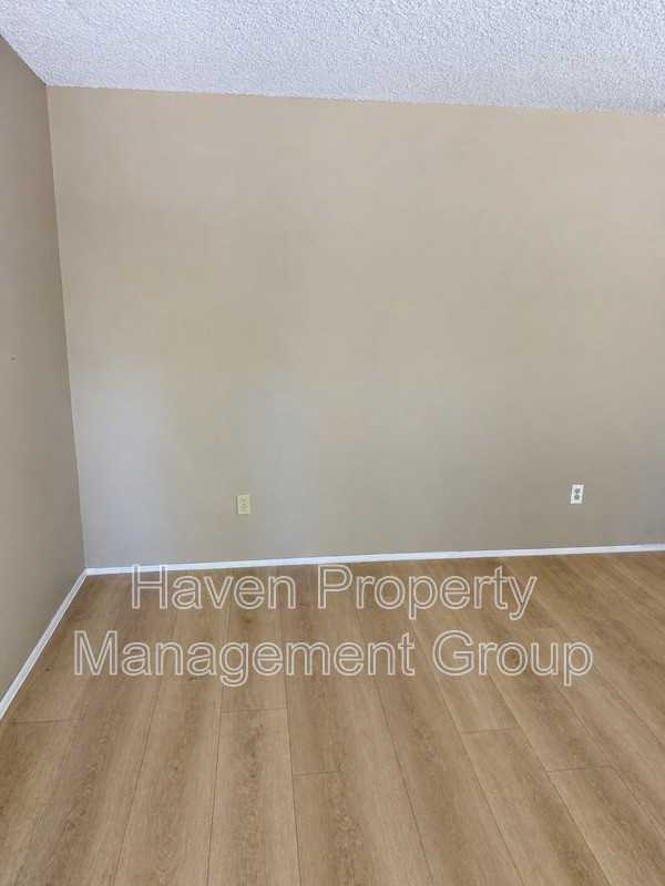 32 W 7th St - Photo 3 of 7