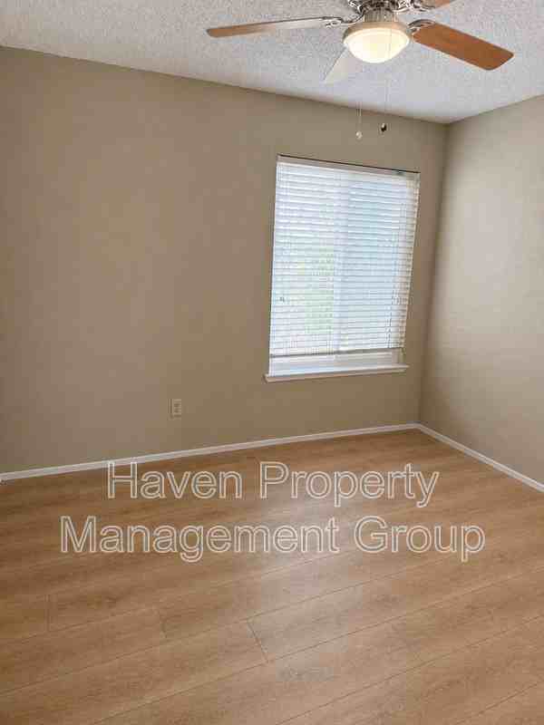 32 W 7th St - Photo 4 of 7
