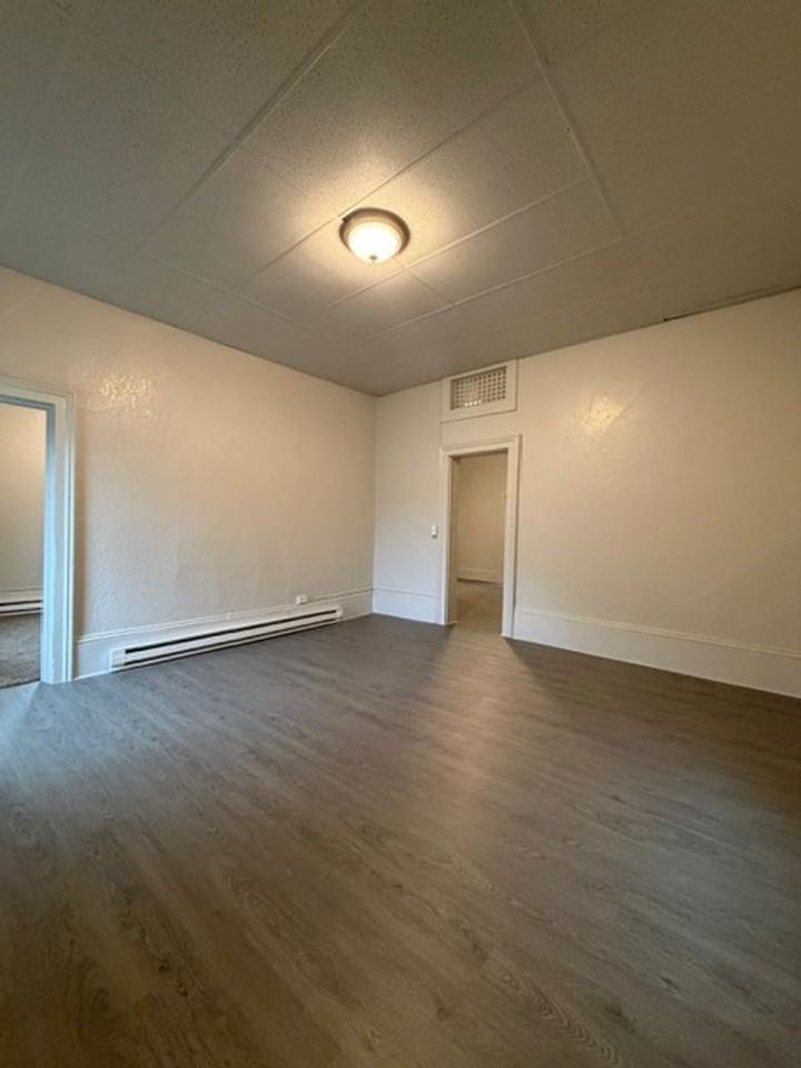 219 Randall St - Photo 2 of 18