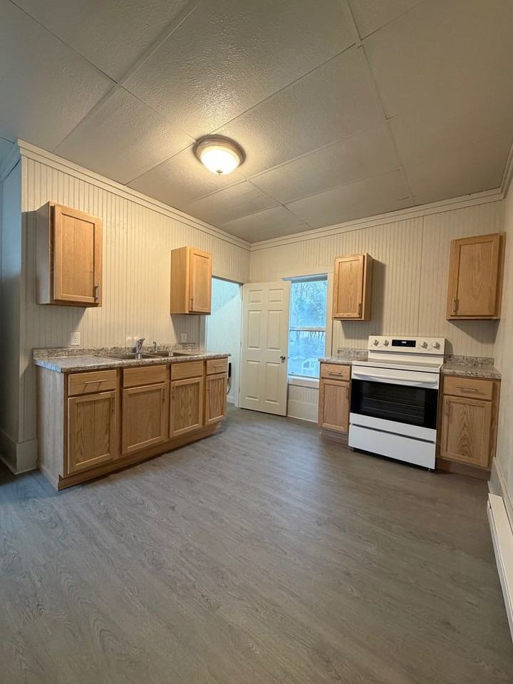 219 Randall St - Photo 4 of 18