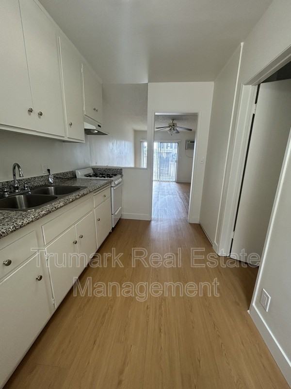 321 E Tujunga Ave #J - Photo 6 of 12