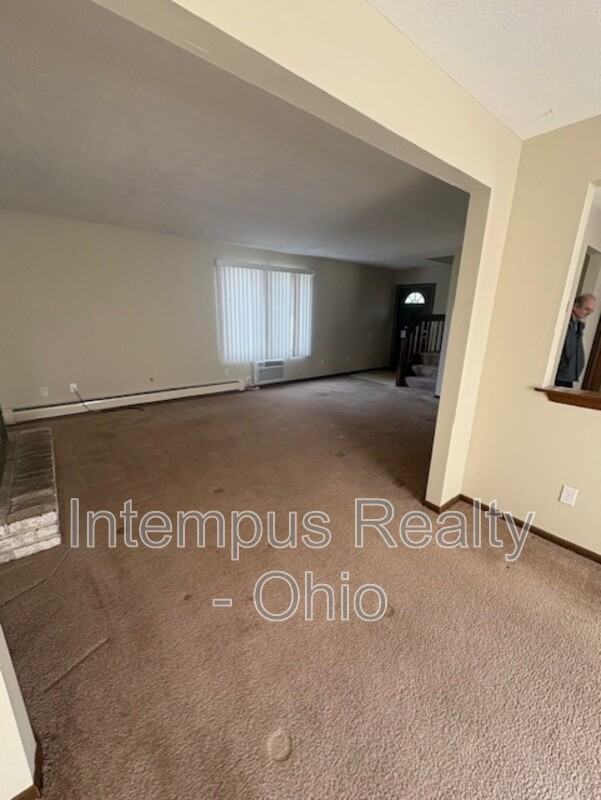 6321 Saint Andrews Dr #6 - Photo 3 of 9