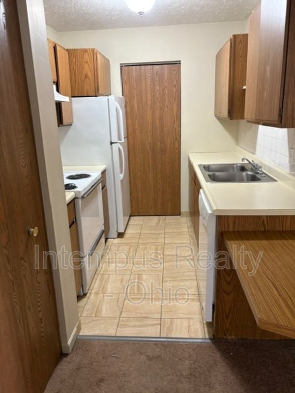 7464 Huntington Dr #1 - Photo 2 of 5