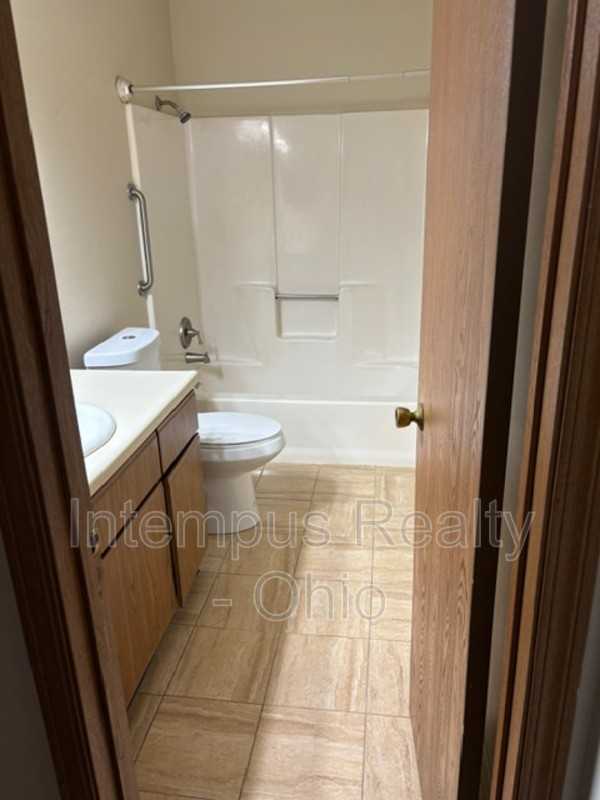 7464 Huntington Dr #1 - Photo 5 of 5