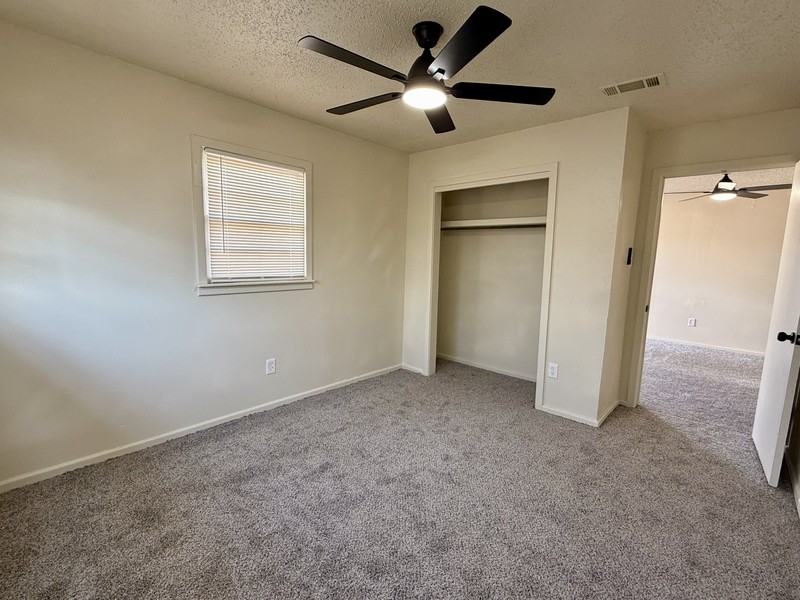 703 47th St - Photo 4 of 7